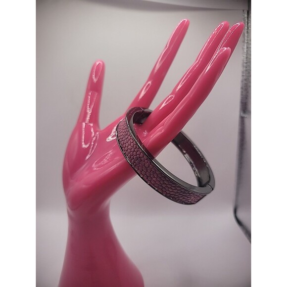 Vintage Premier Designs Bracelet Bangle Pink Faux Scales Gray Tone Hinged - Picture 2 of 15